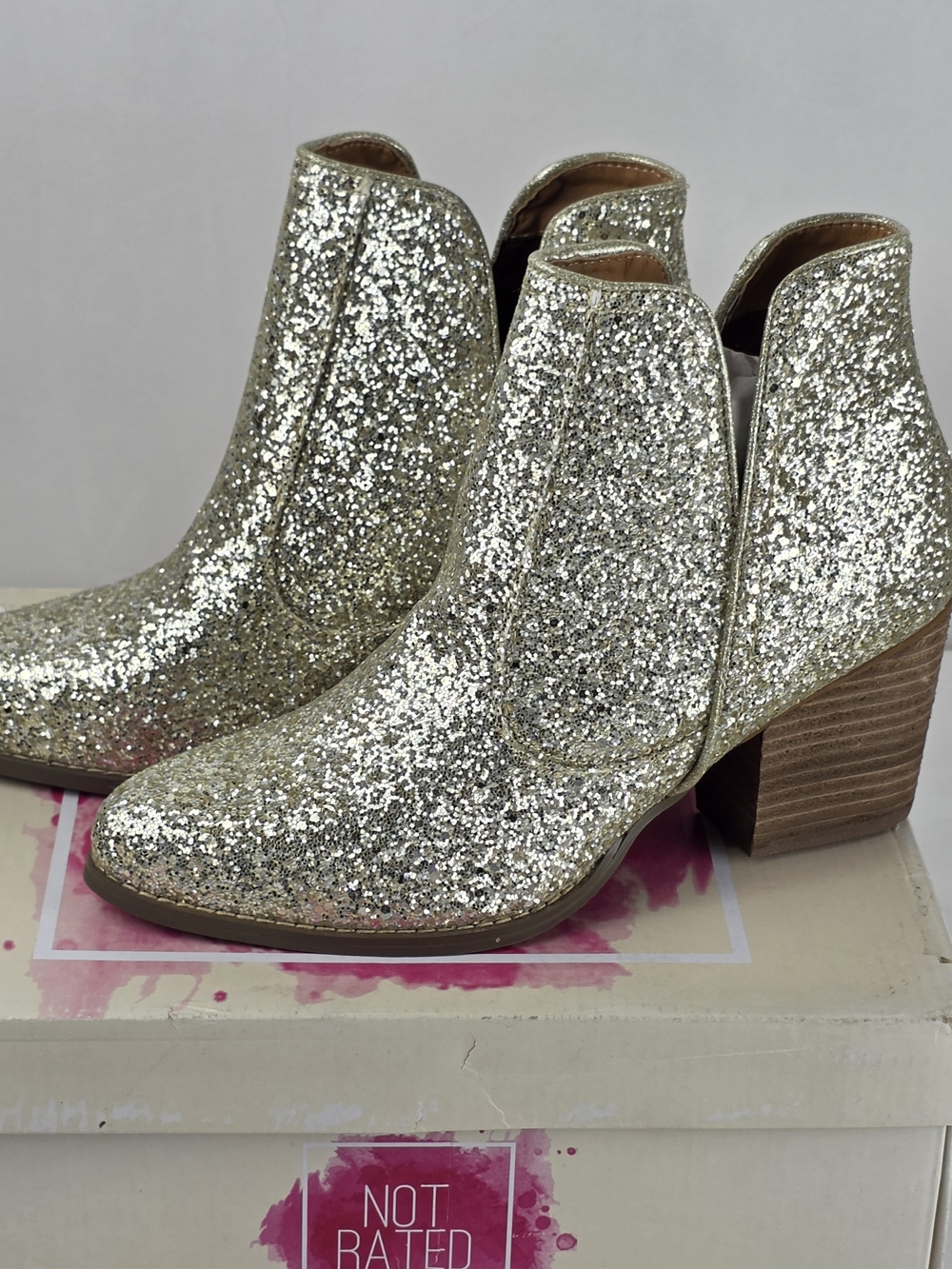 NWT Not Rated Fiera Gold Glitter Ankle Booties – Size 9 ✨👢
